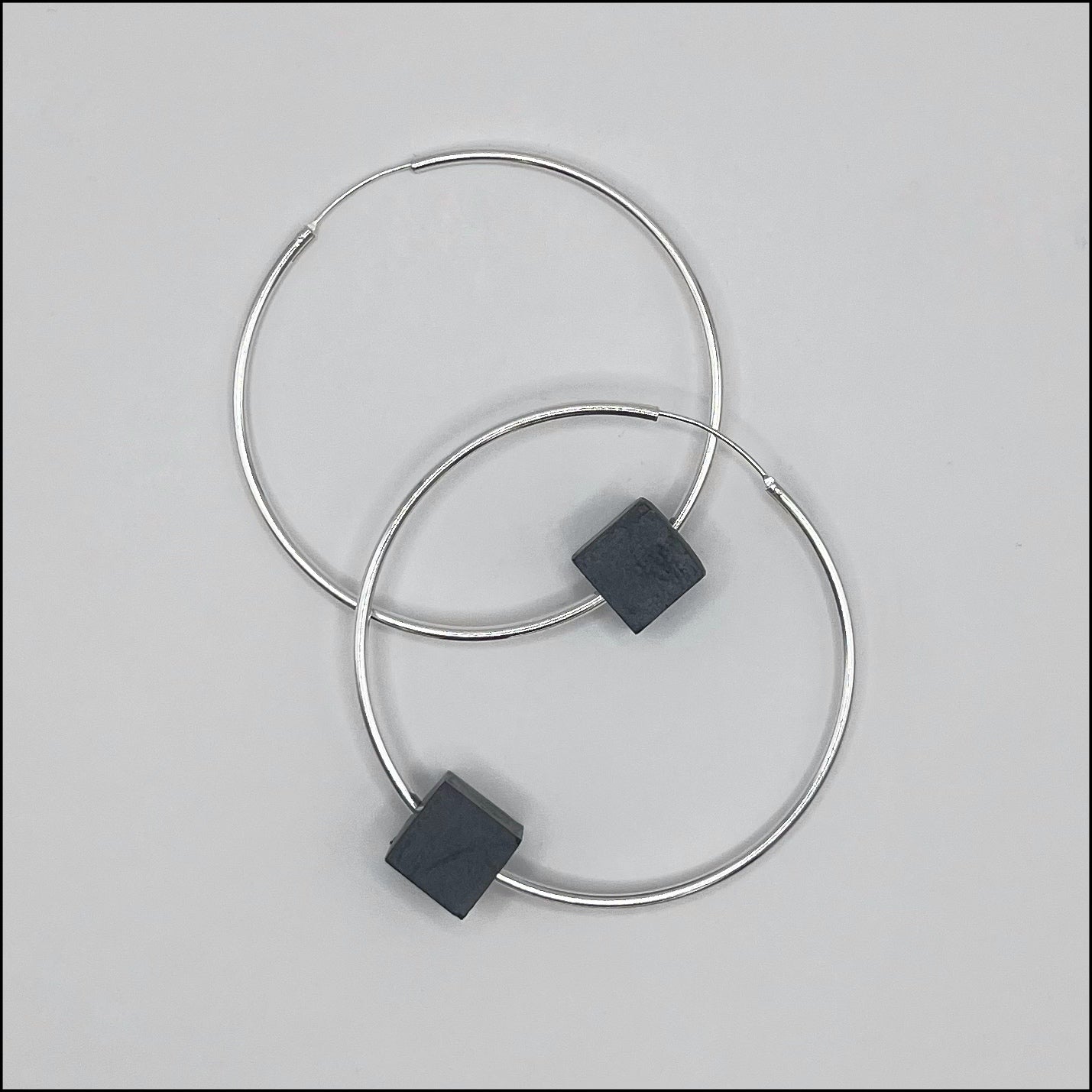 Thyone (medium hoops)