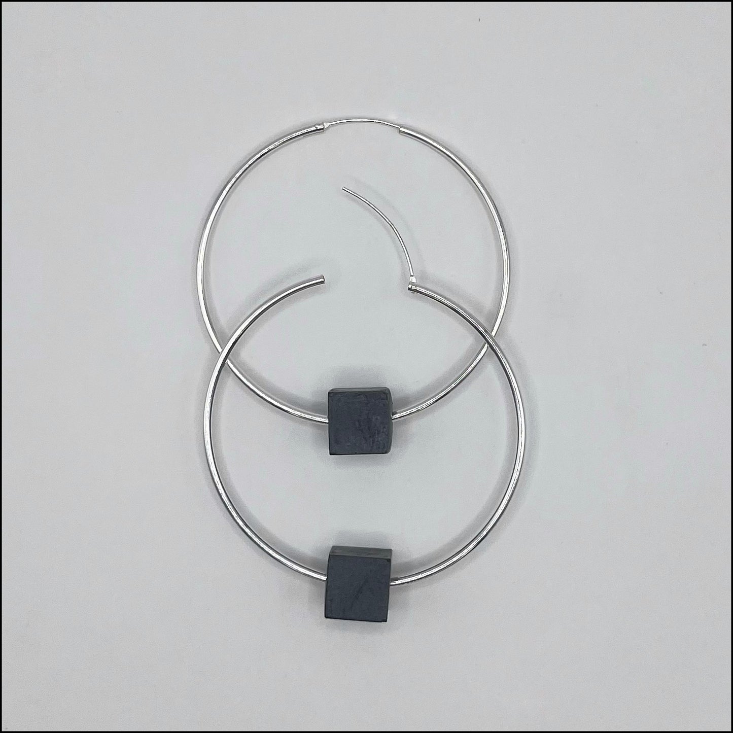 Thyone (medium hoops)